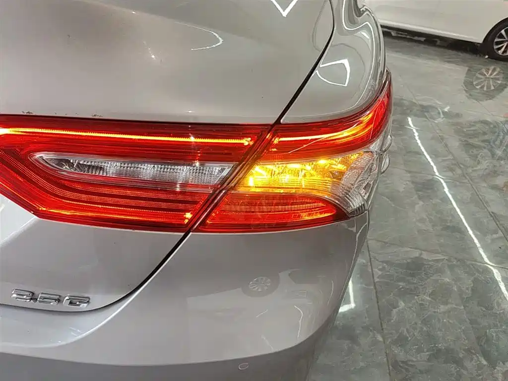 Toyota Camry 2021 2.5G Luxury Edition фото 8