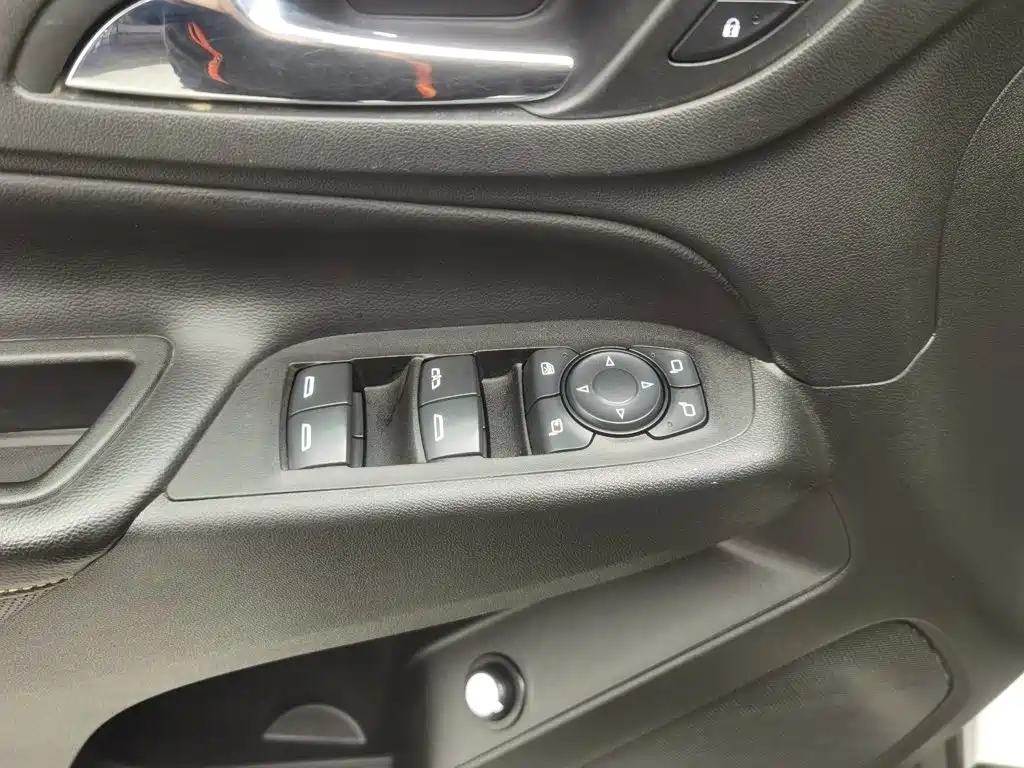 Фото 9 - Chevrolet Equinox