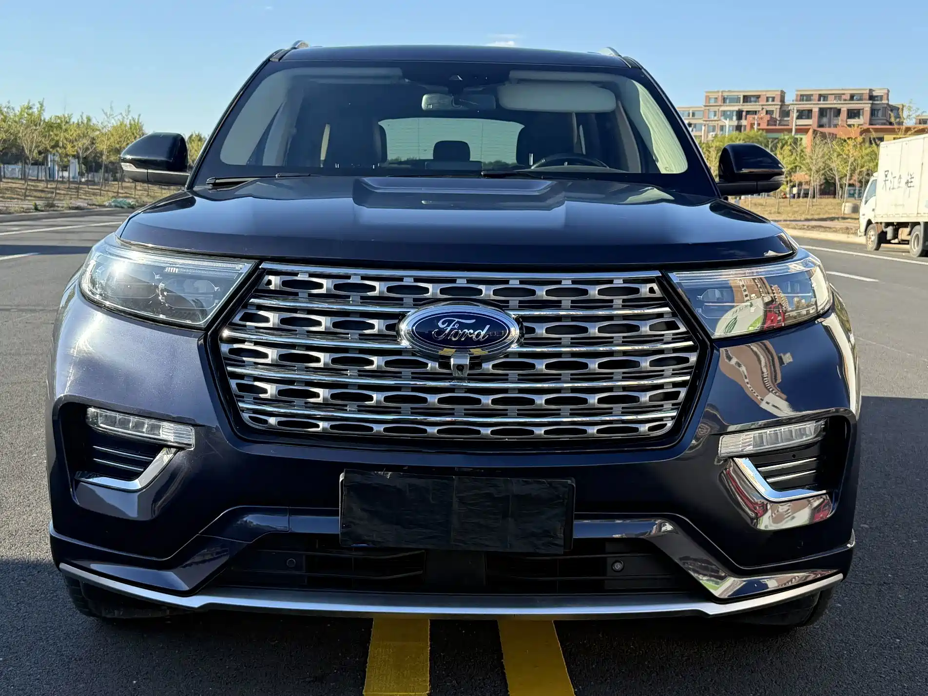 Фото 2 - Ford Explorer