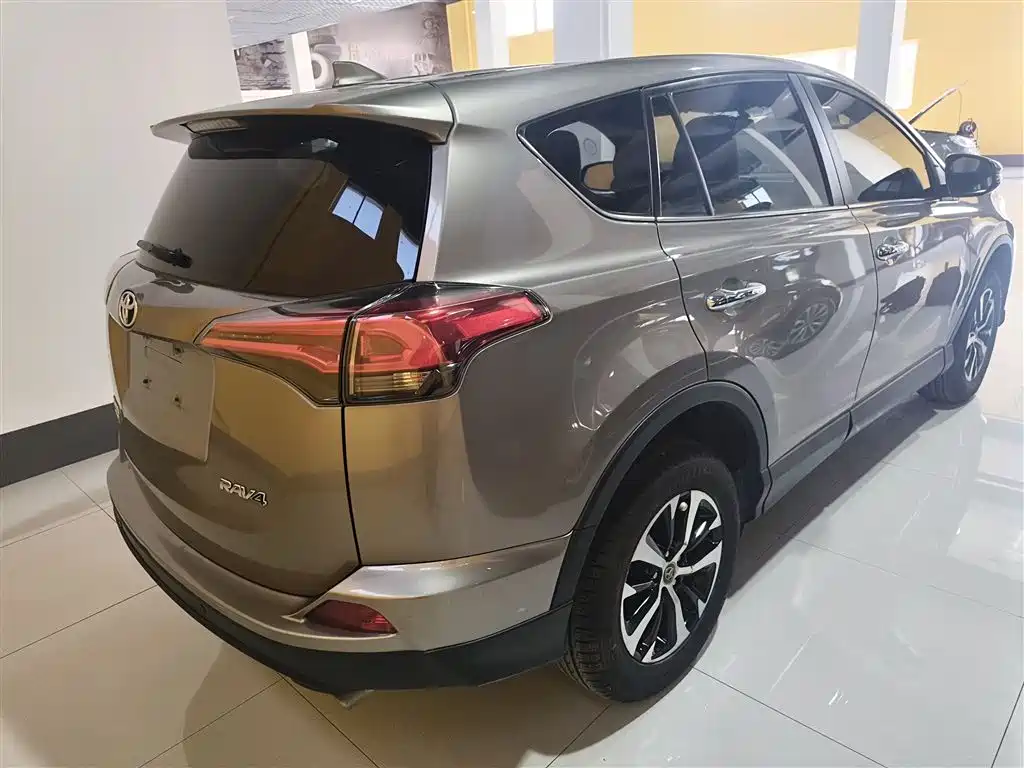 Toyota RAV4 Rongfang 2016 2.0L CVT 2WD Trend (China V) фото 5