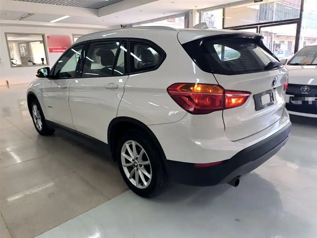 BMW X1 2018 sDrive18Li Fashion Model фото 5