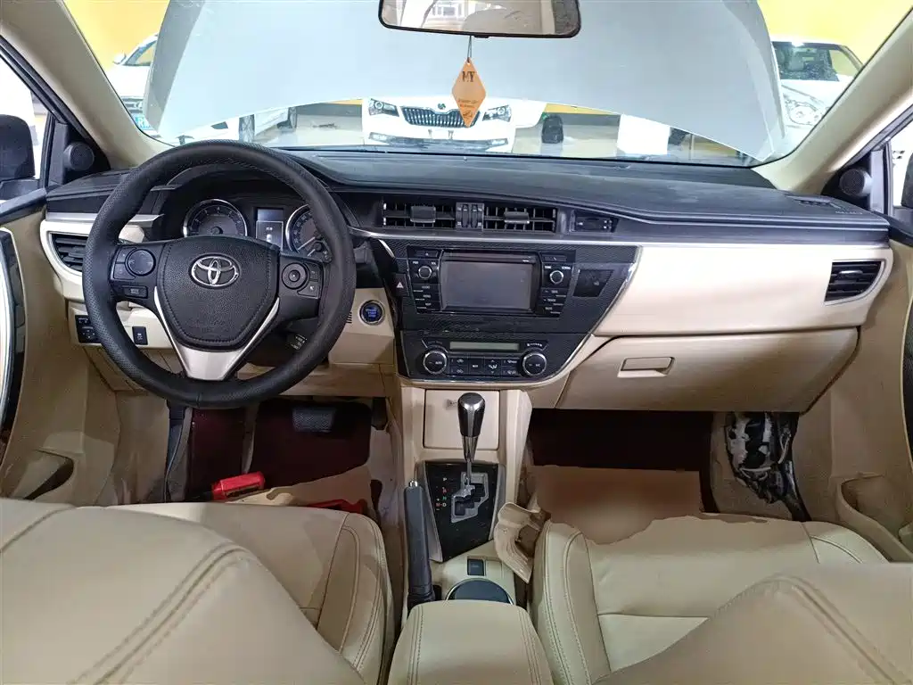 Toyota Corolla 2014 1.8L CVT Supreme Edition фото 6