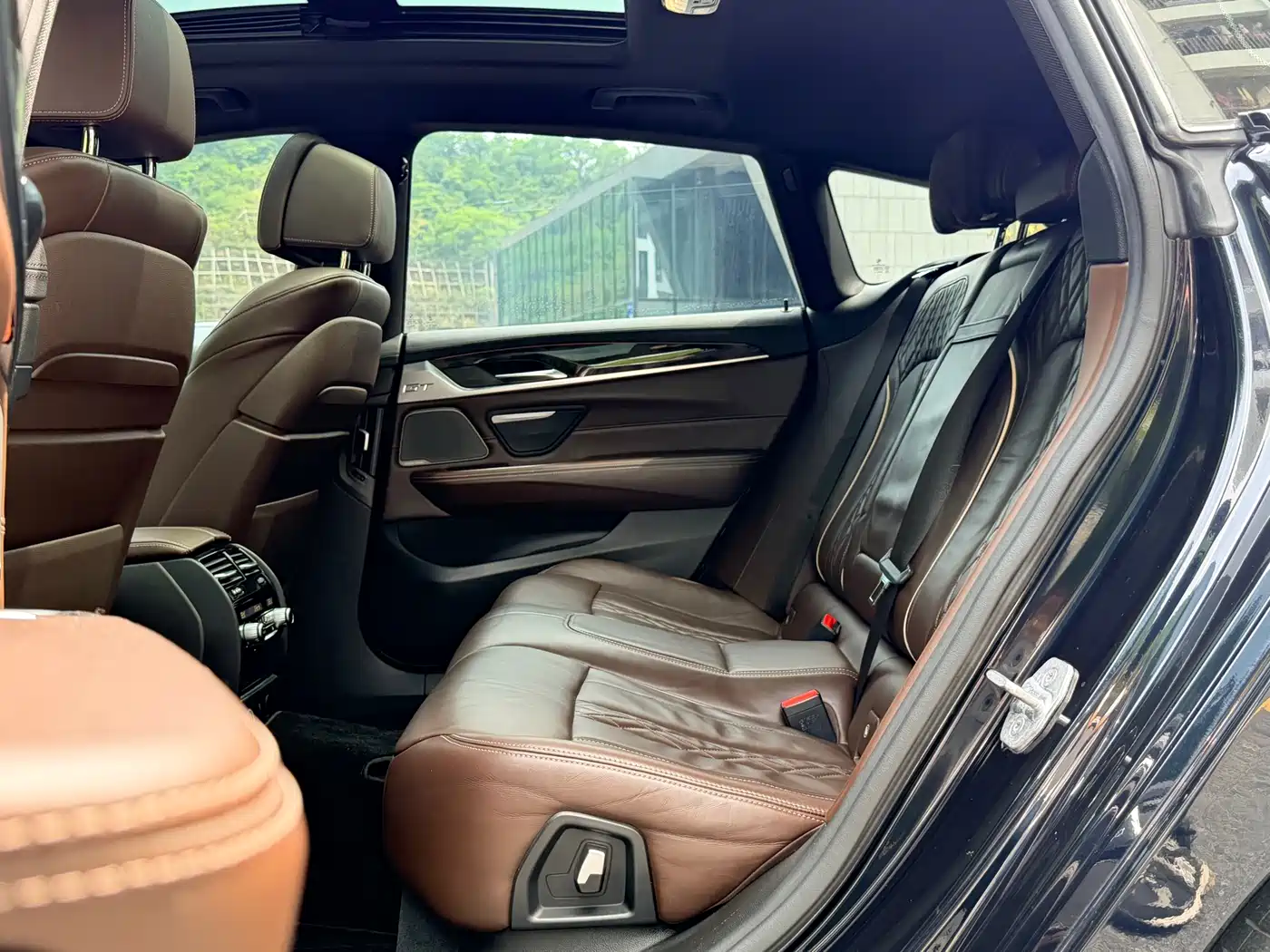 BMW 6 Series GT 2018 640i xDrive M Sport Package фото 11