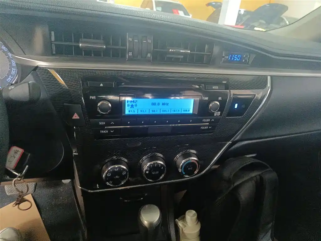 Toyota Corolla 2014 1.6L CVT GL-i Leather Edition фото 9
