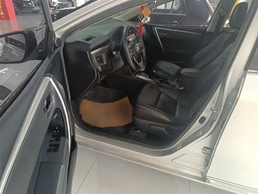 Toyota Corolla 2014 1.6L CVT GL-i Leather Edition фото 12