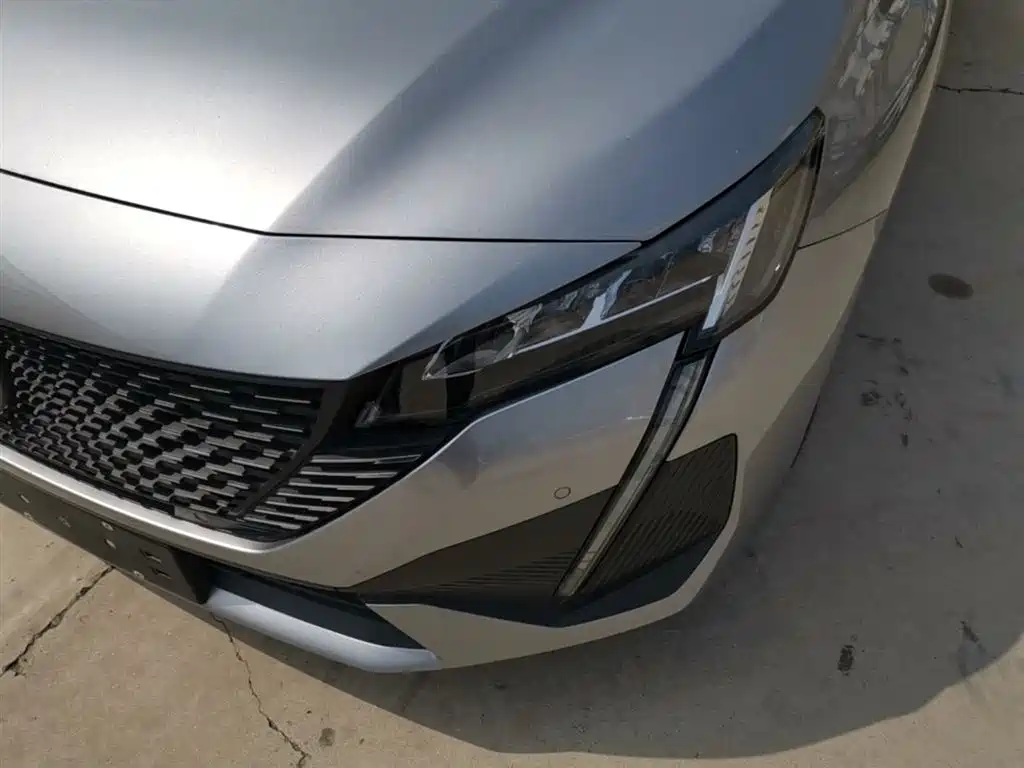Peugeot 408 2022 1.6T Light Chaser Edition фото 24