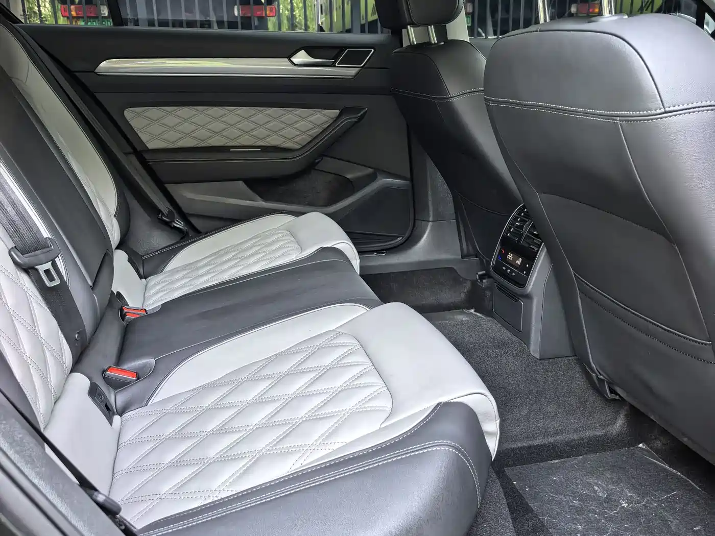 Volkswagen Magotan 2023 Model 2 Million Commemorative Edition 330TSI DSG Luxury фото 10