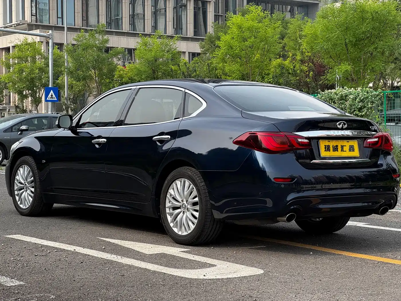Infiniti Q70 2017 2017 Q70L 2.5L Enjoyment Edition