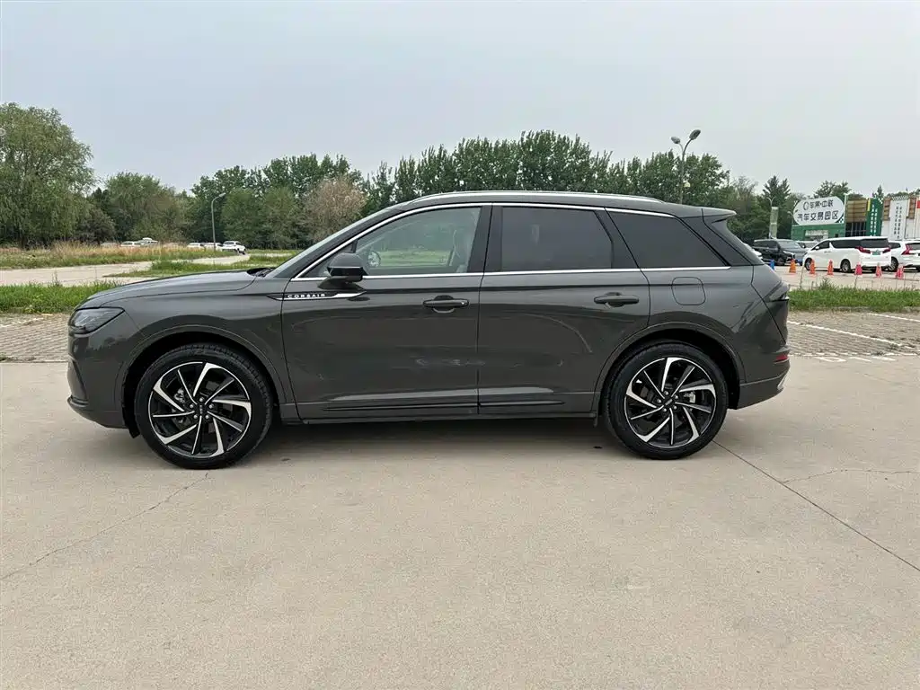 LINCOLN ADVENTURER