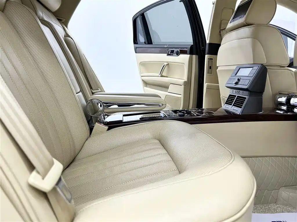 Volkswagen Phaeton 2009 Model 4.2L V8 4-seat Extended Executive Edition фото 8