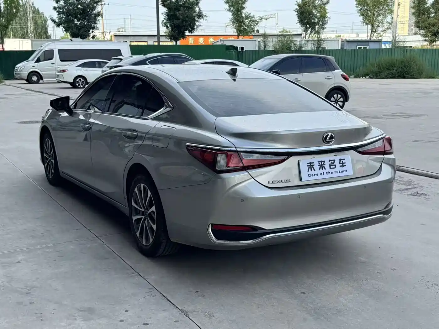 Фото 9 - Lexus ES