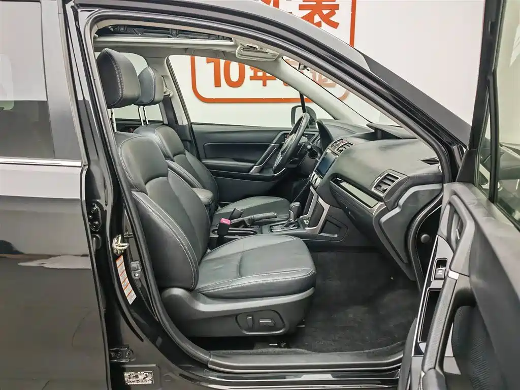 Subaru Forester 2016 2.5i Luxury Navigation Edition фото 23