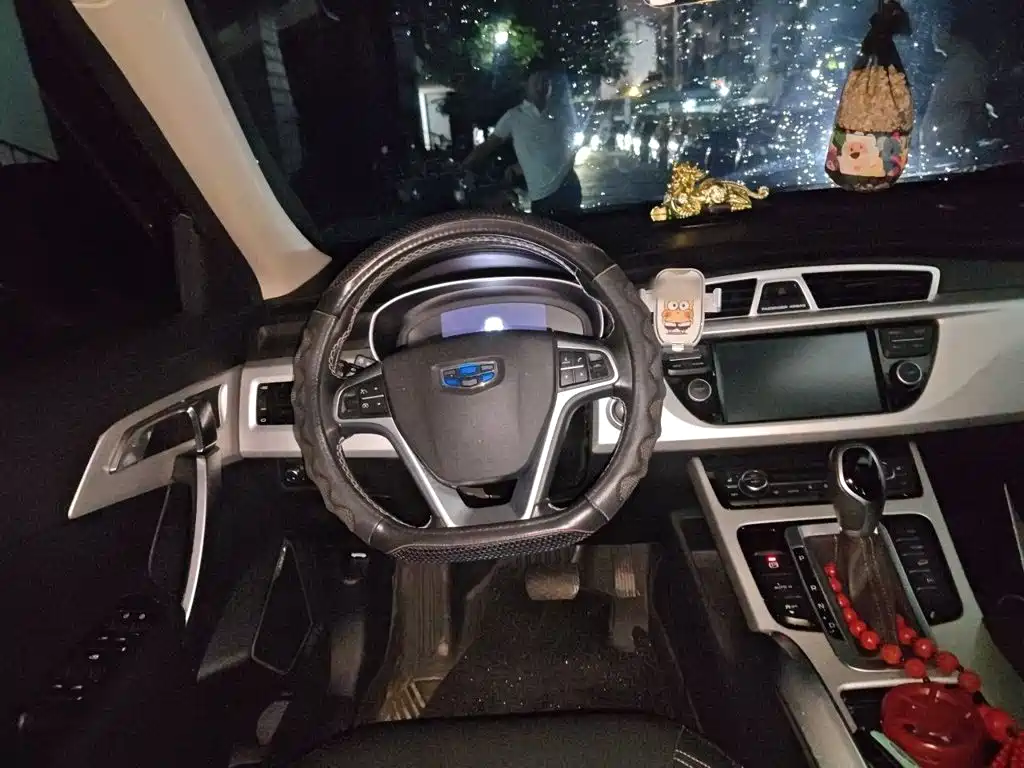 Фото 3 - Geely Atlas