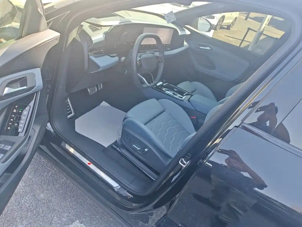 Фото 21 - Audi Q6L e-tron