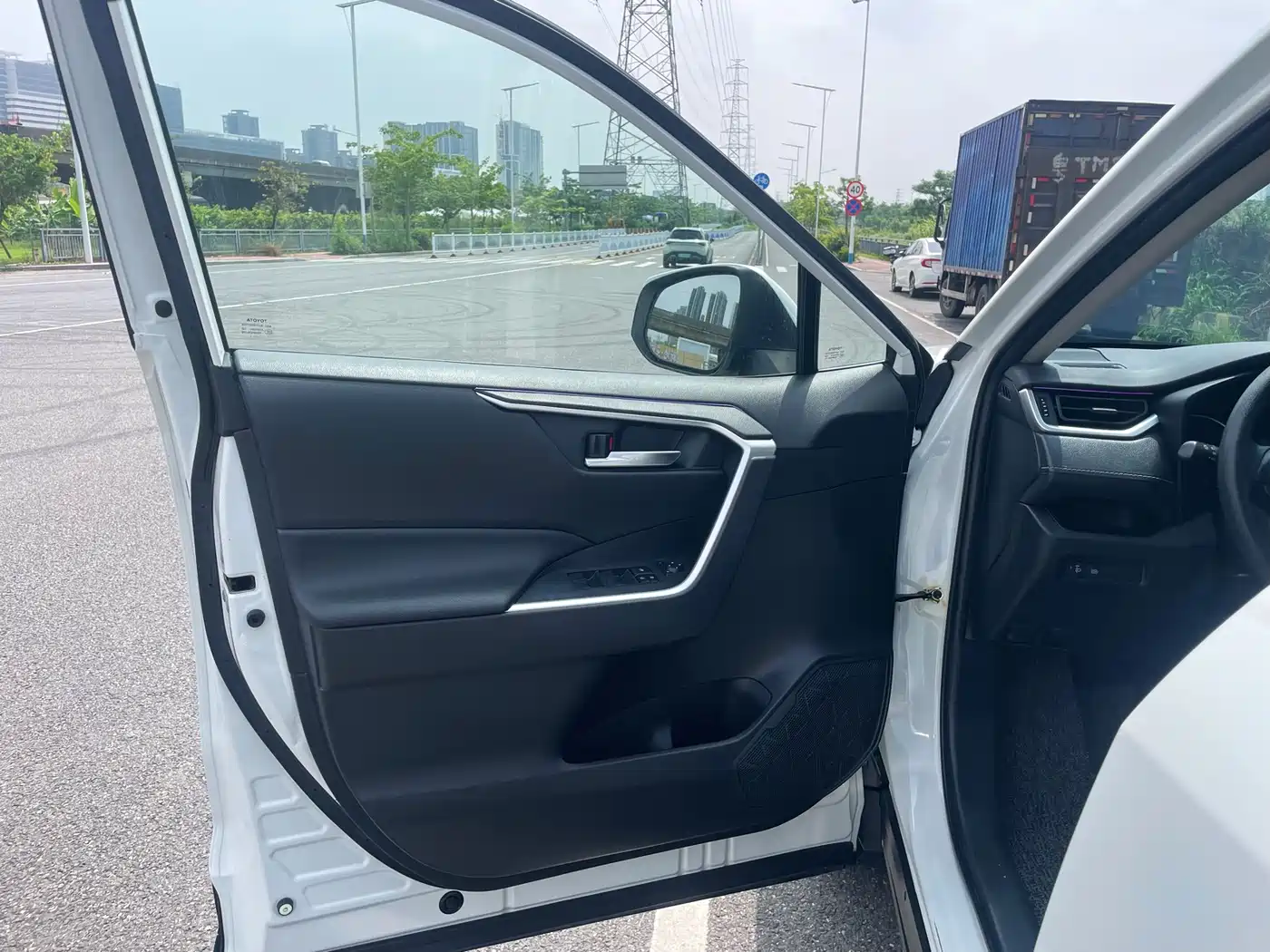 Toyota Wildlander 2021 2.0L CVT 4WD Luxury Edition фото 11