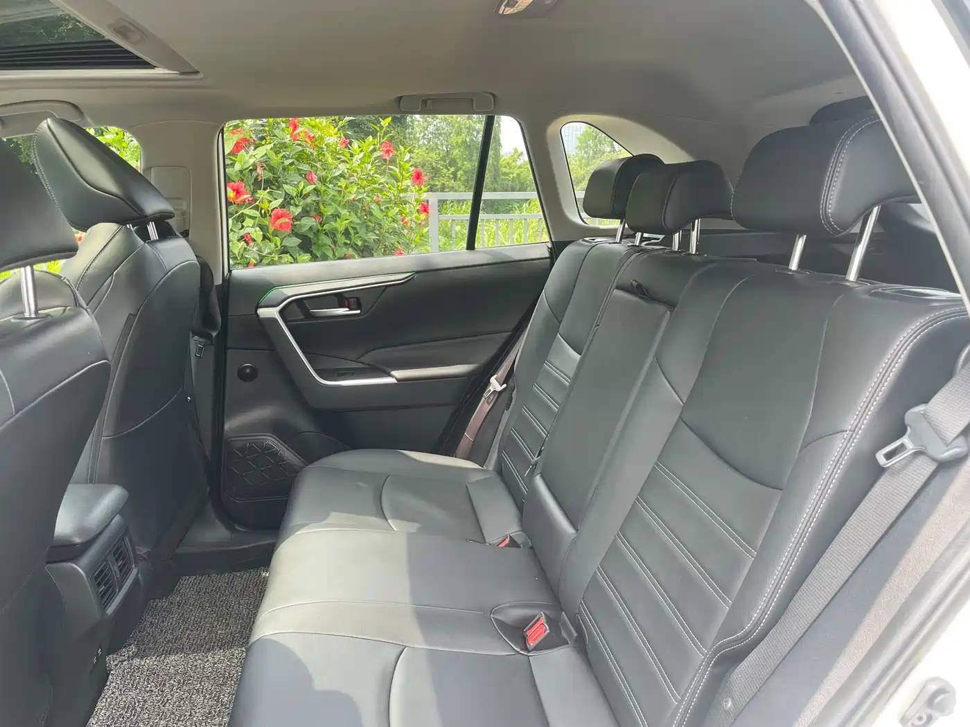 Toyota Wildlander 2021 2.0L CVT 4WD Luxury Edition фото 17