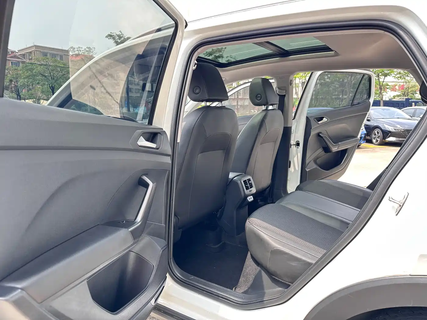 Volkswagen Tanying 2021 1.5L Automatic Smart Connect Edition фото 10