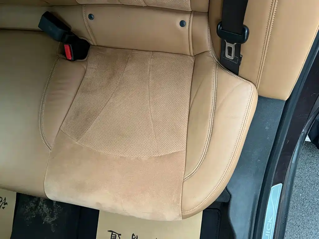 Photo 17 - Buick LaCrosse