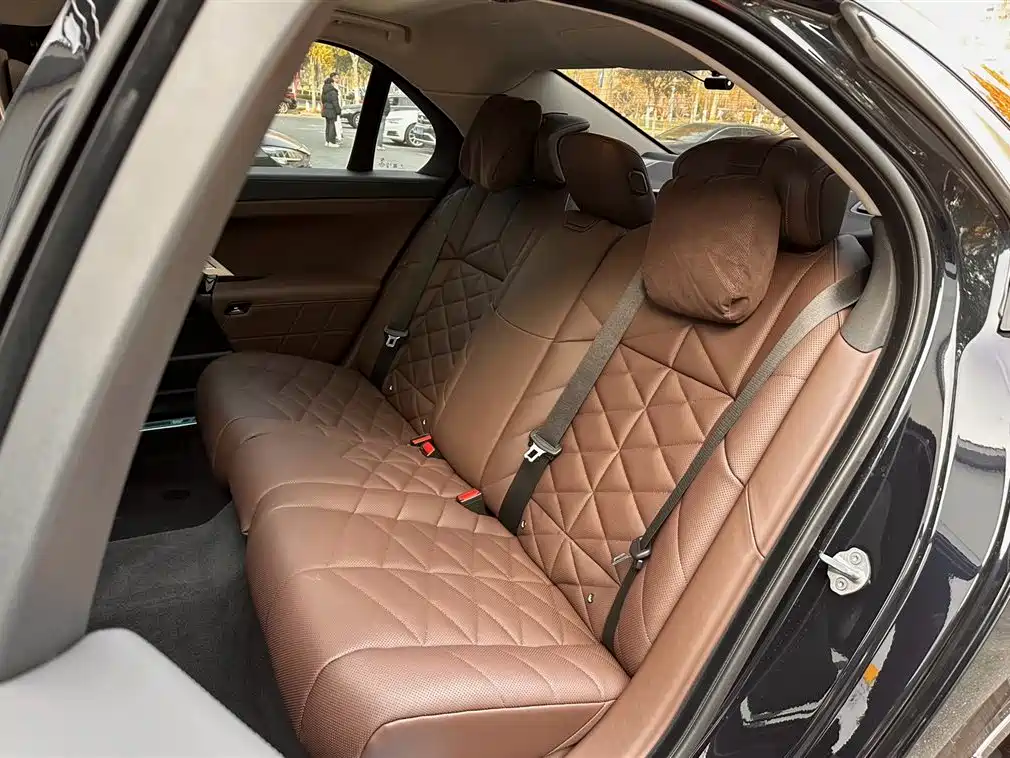 BMW 7 Series 2023 Model 735Li M Sport Package фото 23