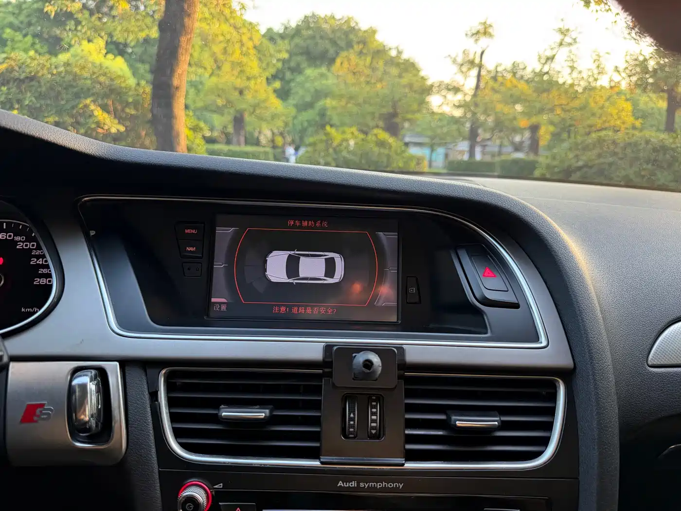 Фото 10 - Audi A4L