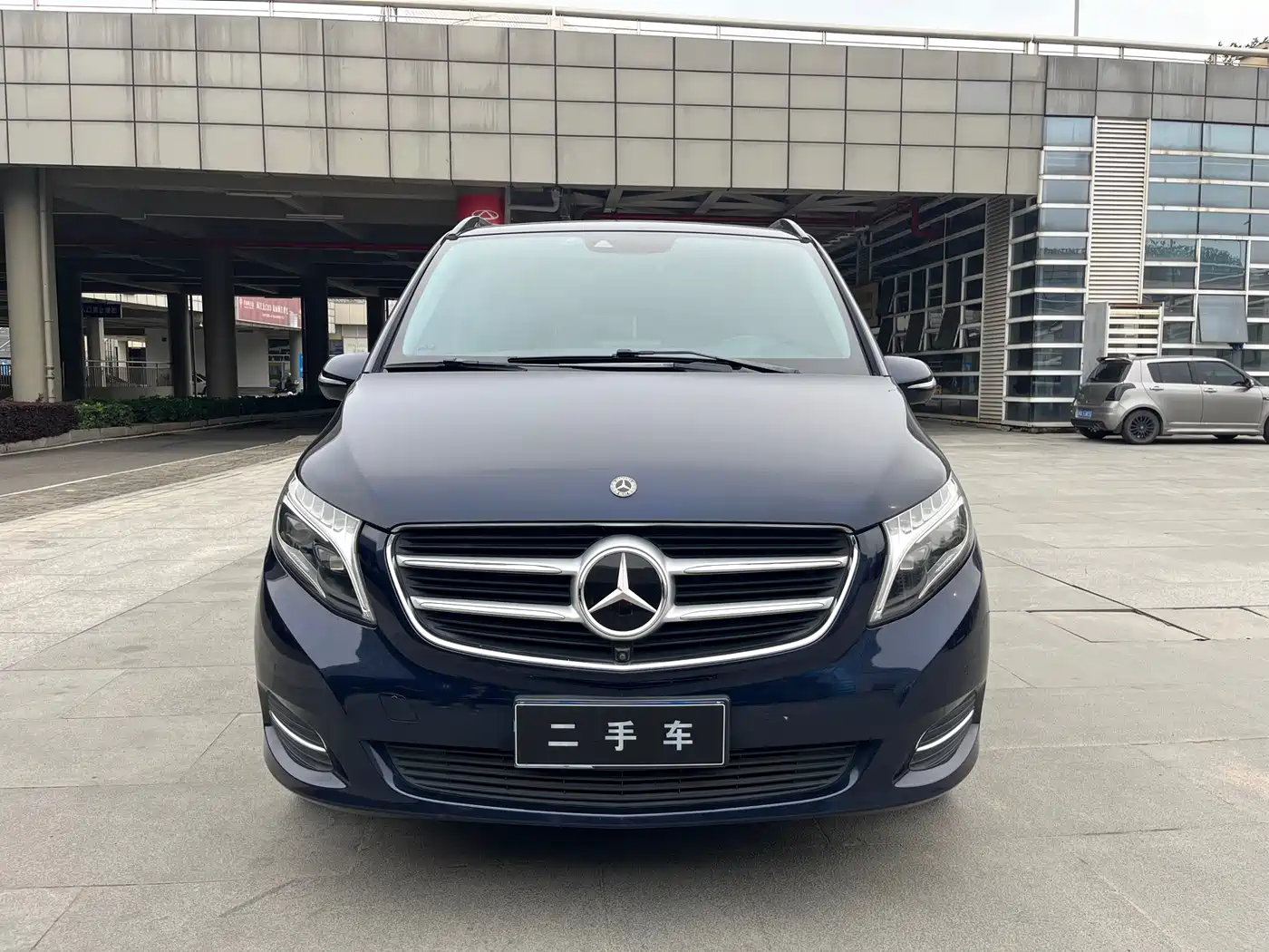 Mercedes-Benz V-Class 2018 V 260 L Premium Long Wheelbase Edition China VI фото 2