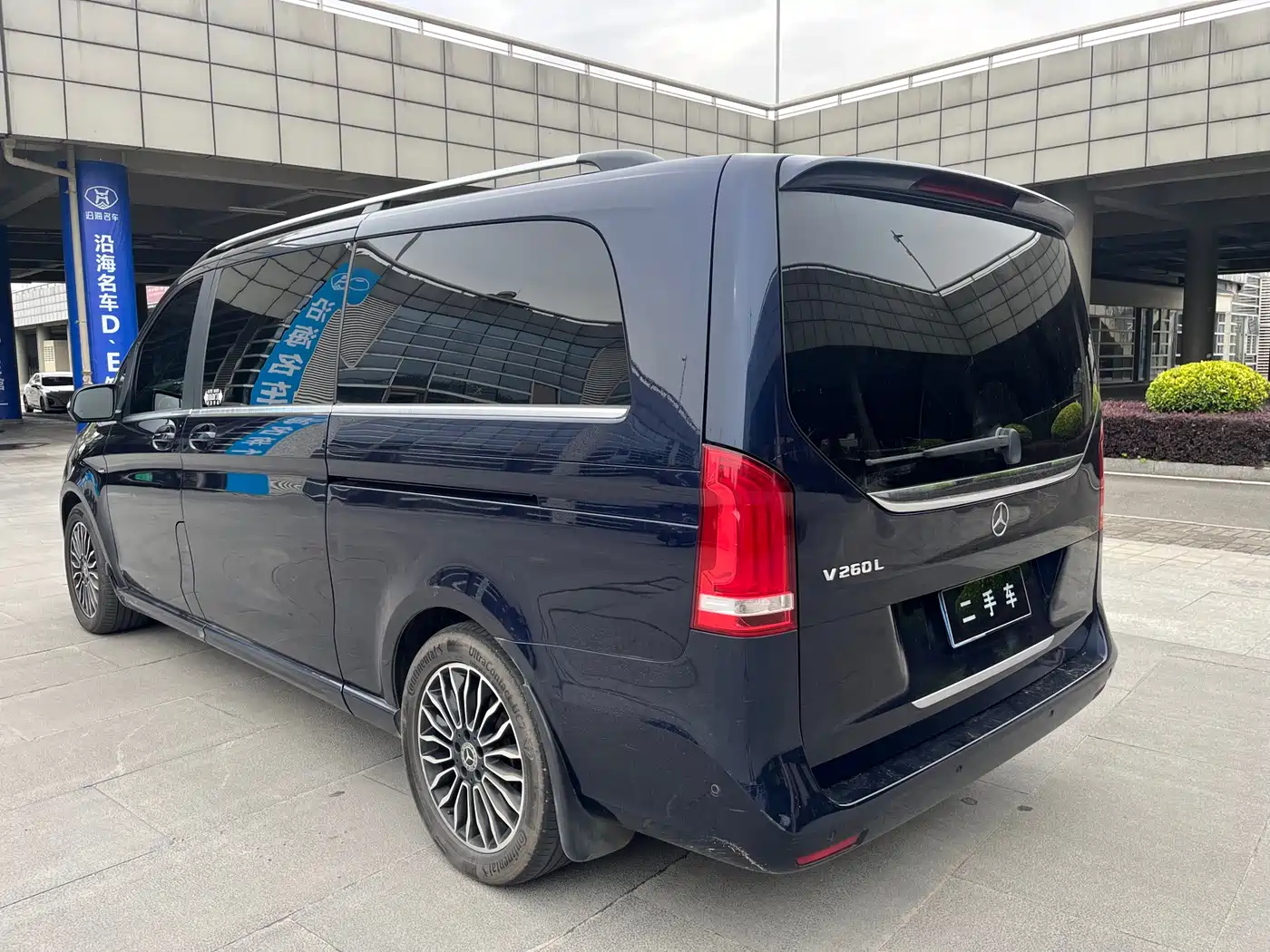 Mercedes-Benz V-Class 2018 V 260 L Premium Long Wheelbase Edition China VI фото 4