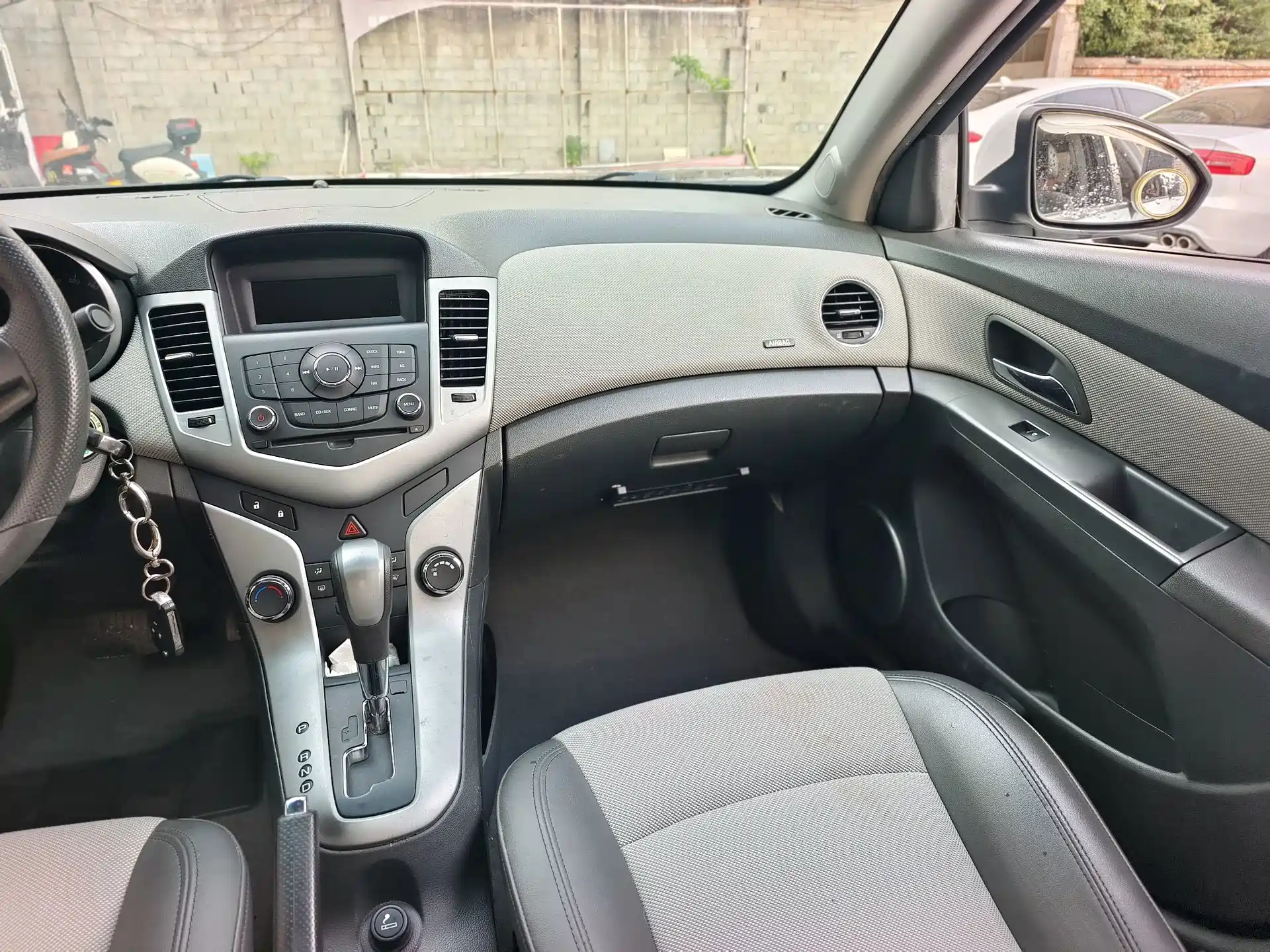 Photo 7 - Chevrolet Cruze