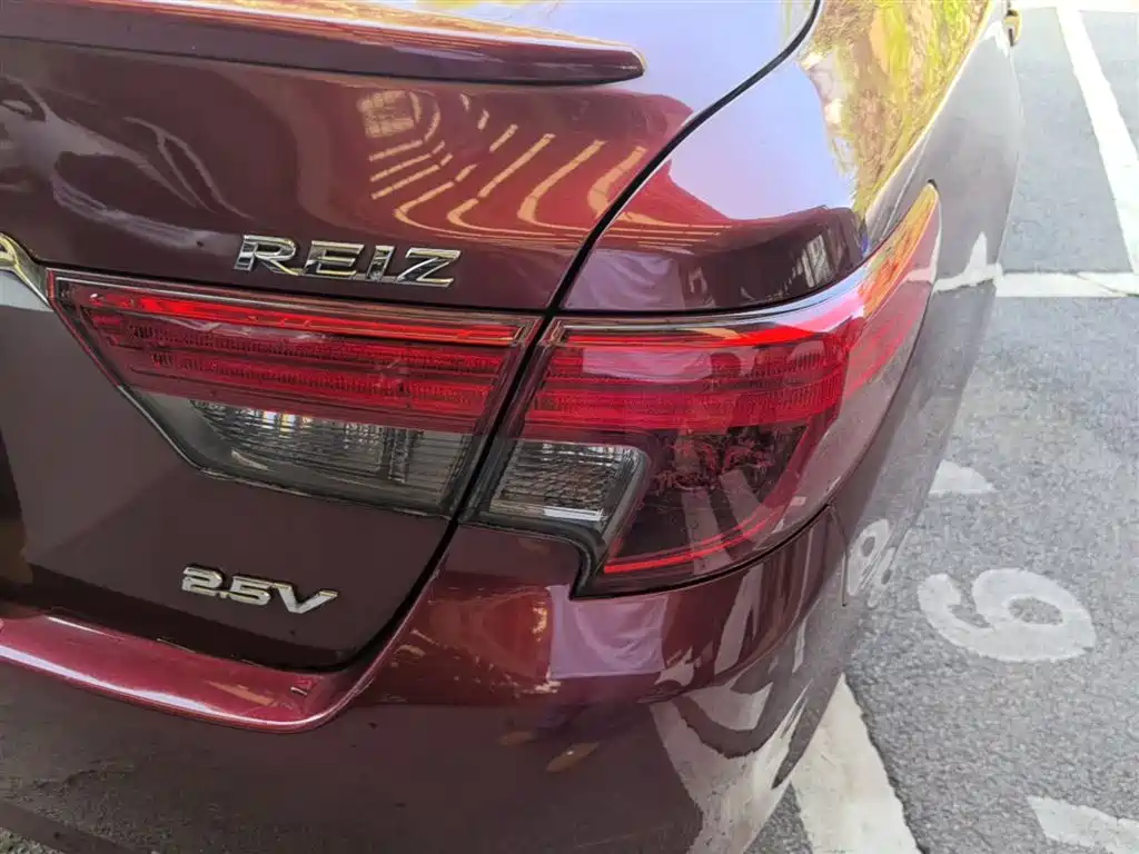 Toyota Reiz 2013 2.5V Premium Edition фото 8