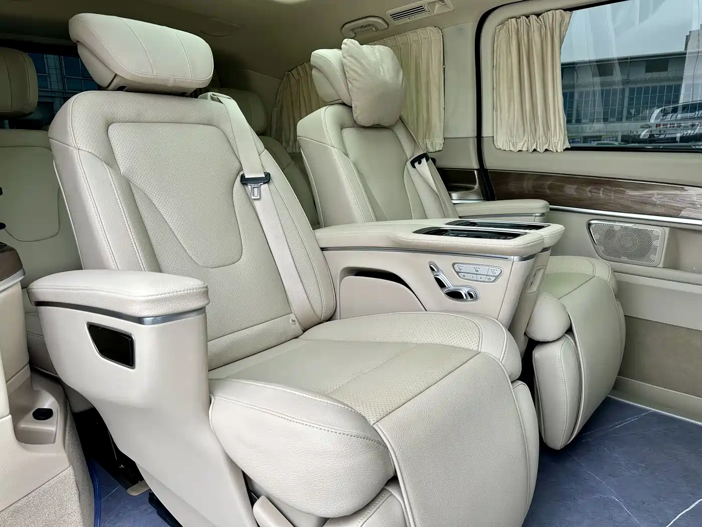 Mercedes-Benz V-Class 2022 V 260 Prestige Edition фото 10