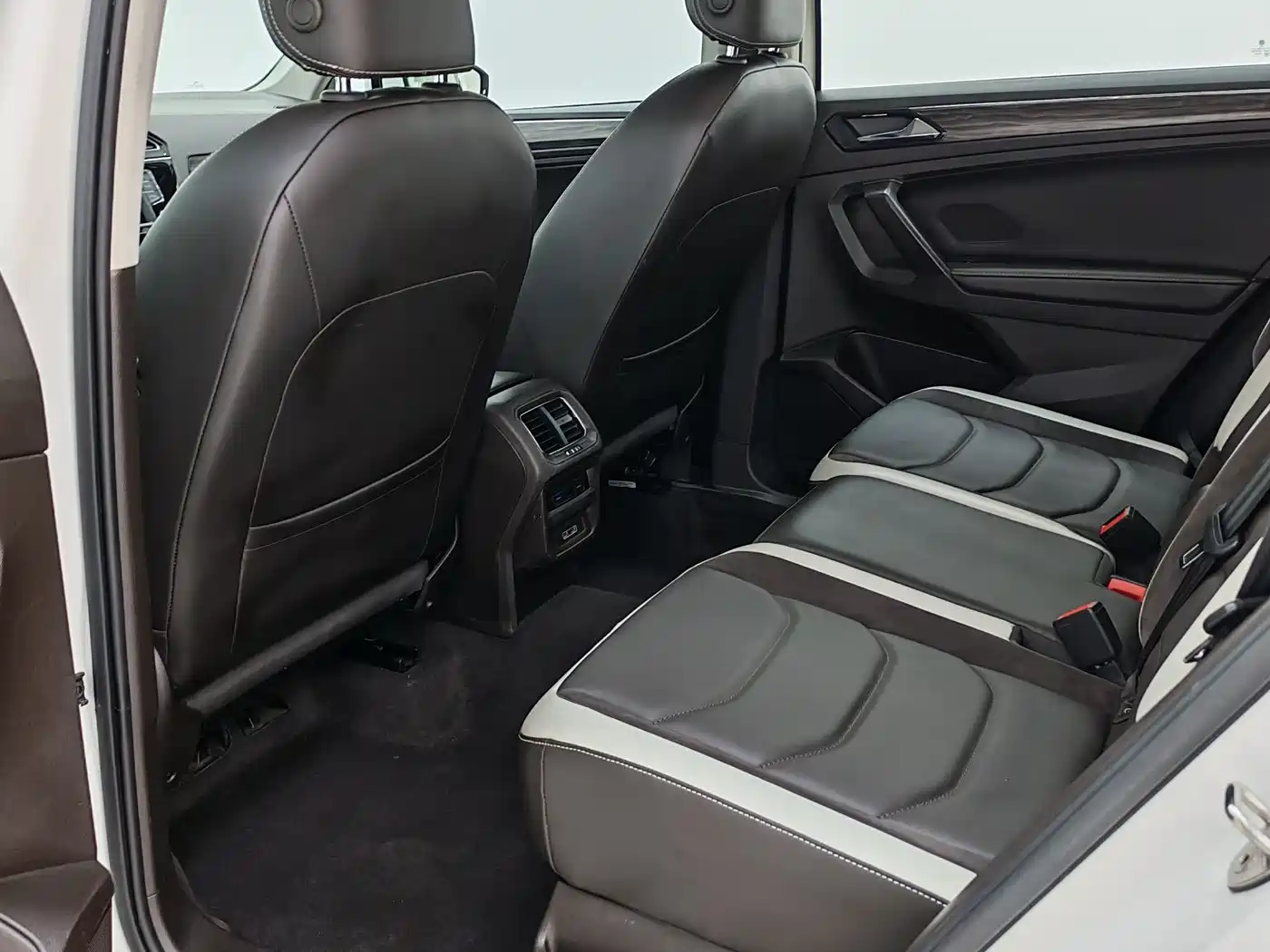Volkswagen Tiguan L 2017 330TSI Automatic 2WD Comfort Edition фото 8