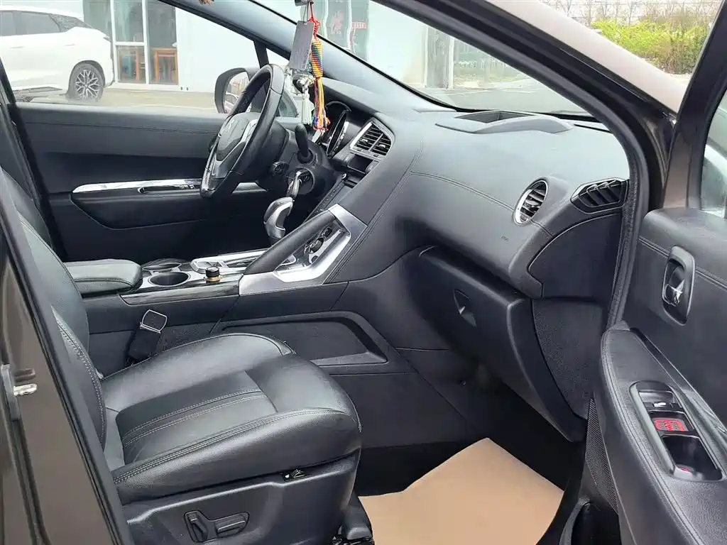 Peugeot 3008 2015 2.0L Automatic Classic Edition фото 8