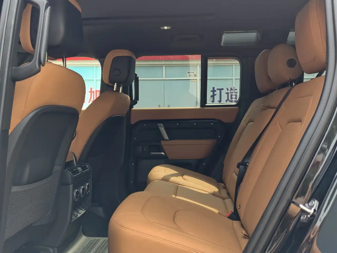 Land Rover Defender 2024 110 5.0T V8 фото 10