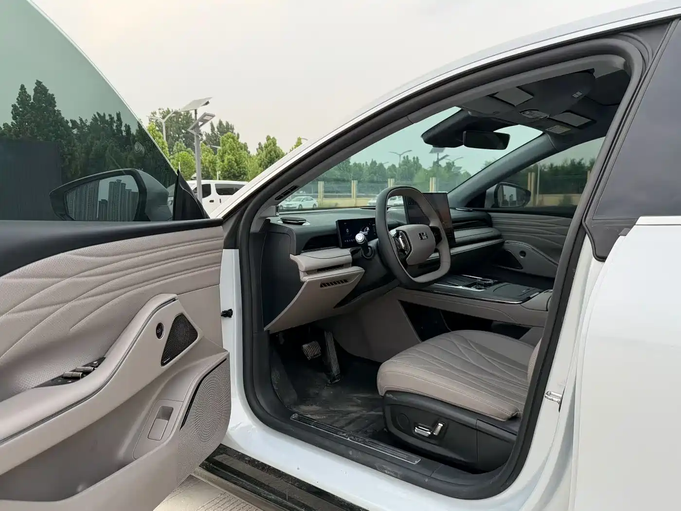 Geely Galaxy Galaxy Xingyao 8 2025 130km EM-i Premium Edition фото 7