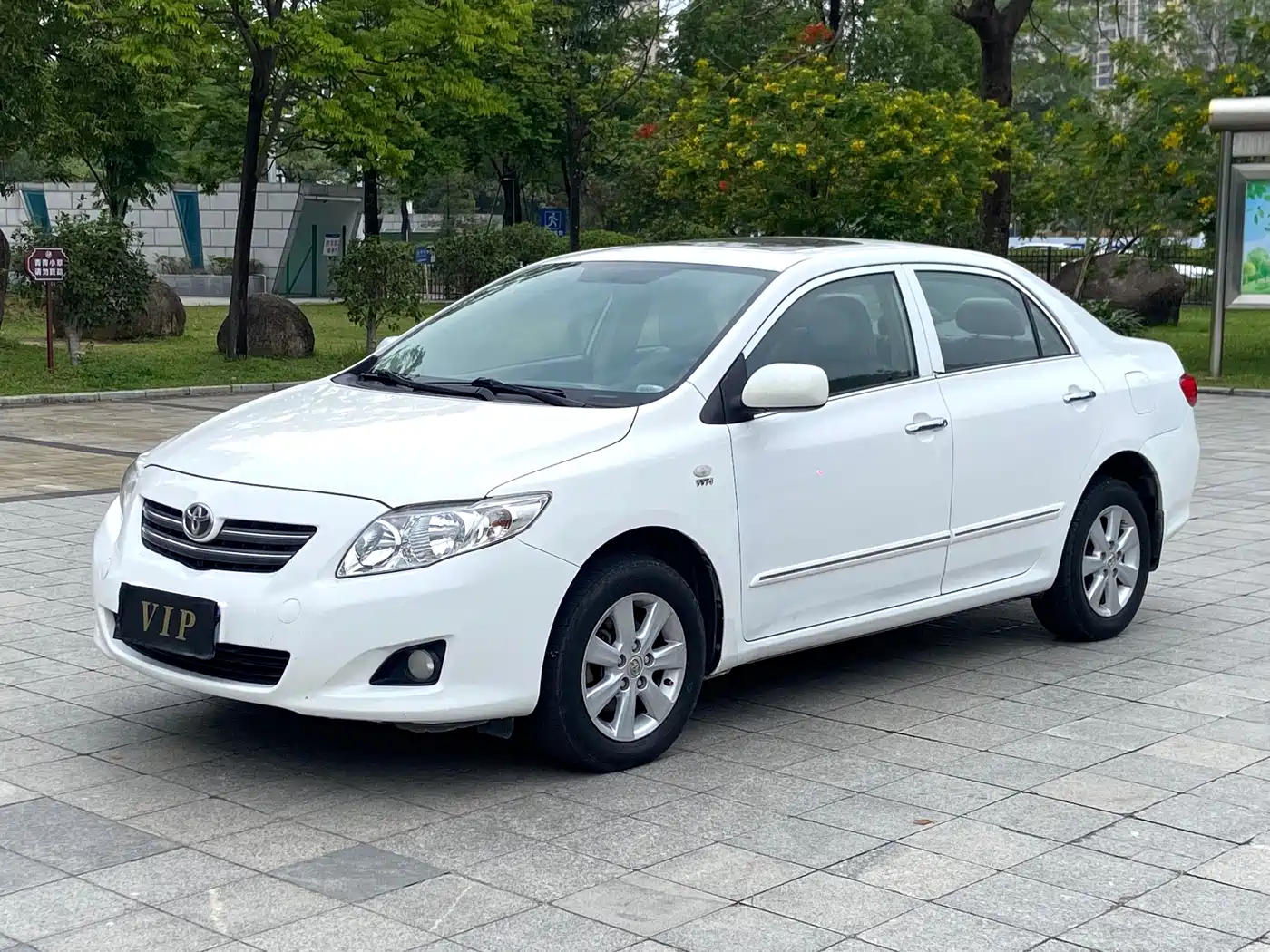 Toyota Corolla 2009 1.6L Manual GL Sunroof Special Edition фото 3