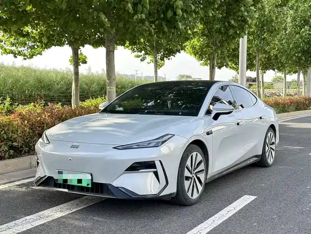 Geely Galaxy Galaxy E8 2024