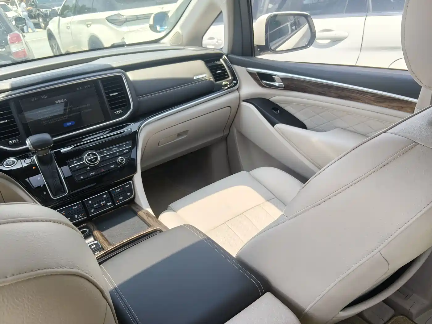 GAC Trumpchi Trumpchi M8 2018 320T Premium Edition фото 10