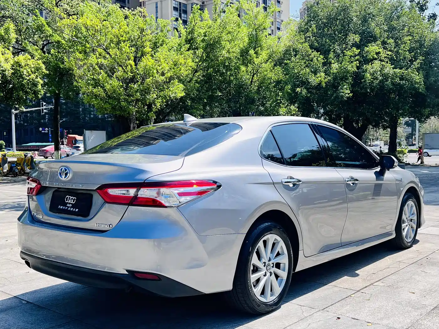 Toyota Camry 2021 Hybrid 2.5HGVP Leading Edition фото 6