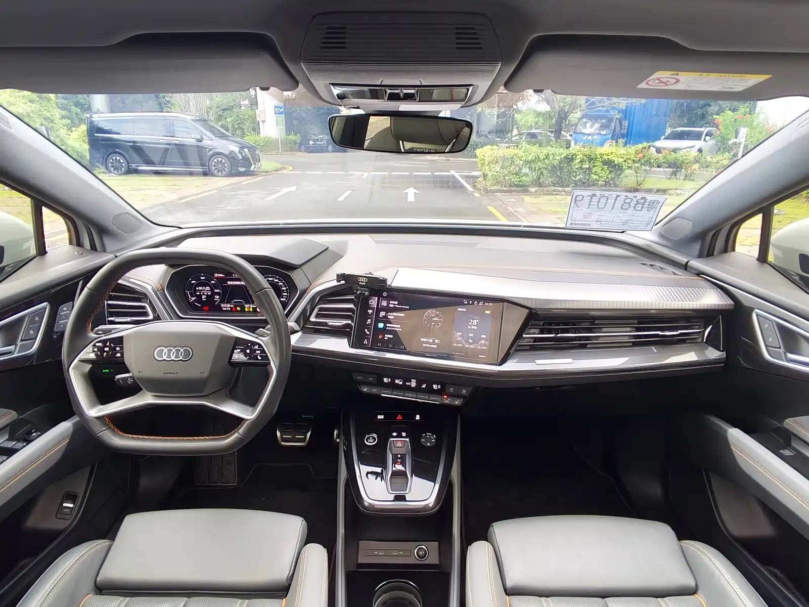 Photo 22 - Audi Q4 e-tron