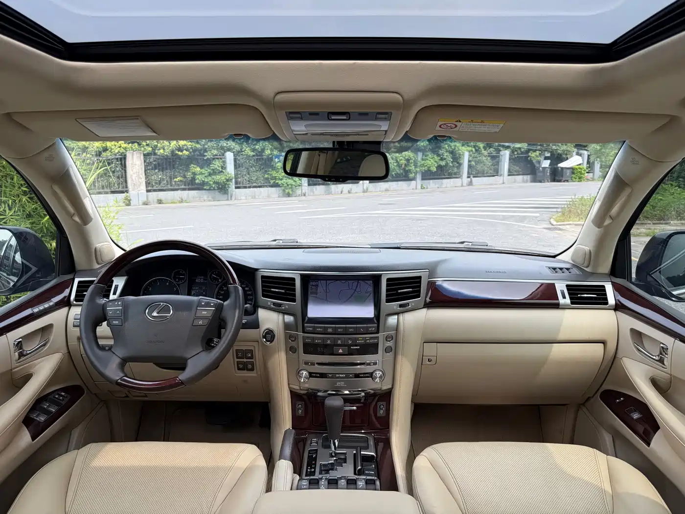 Photo 5 - Lexus LX