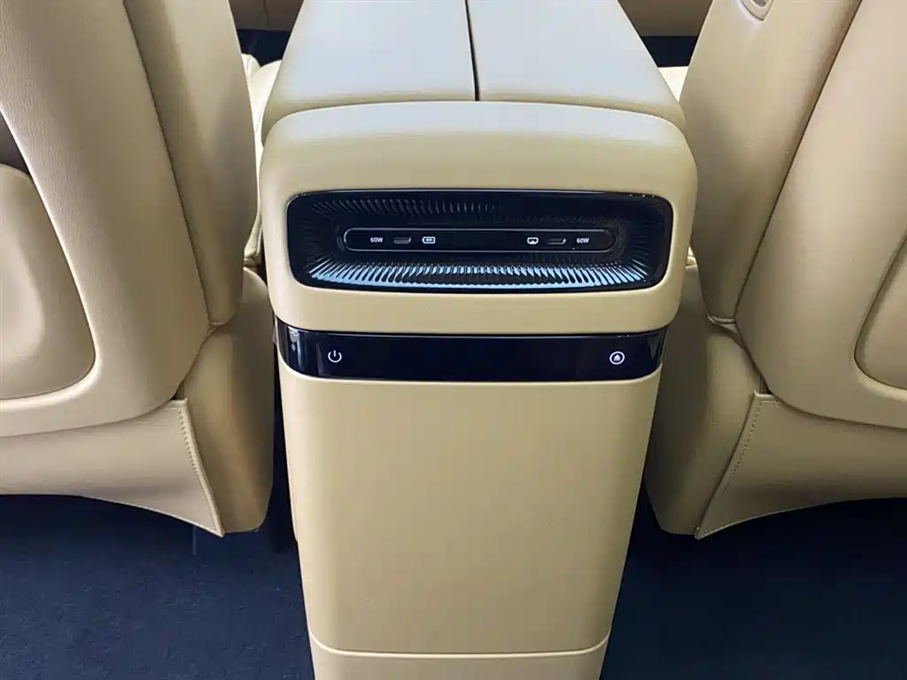 Voyah Auto Voyah Dreamer 2025 PHEV AWD Flagship Kunpeng Edition фото 18