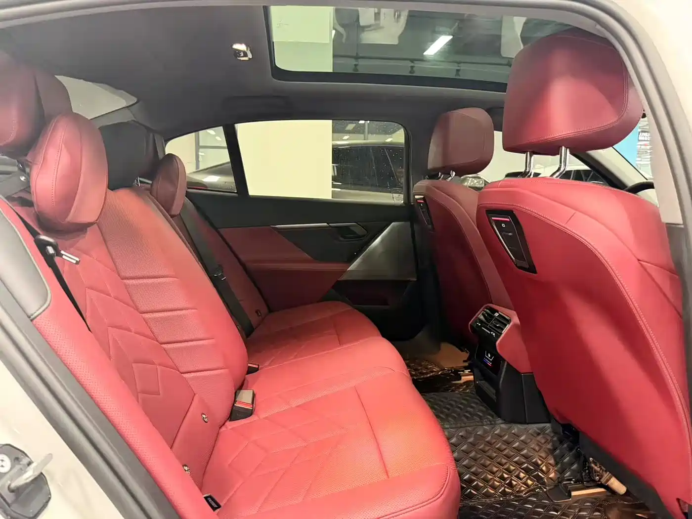BMW 5 Series 2025 525Li M Sport Package фото 12