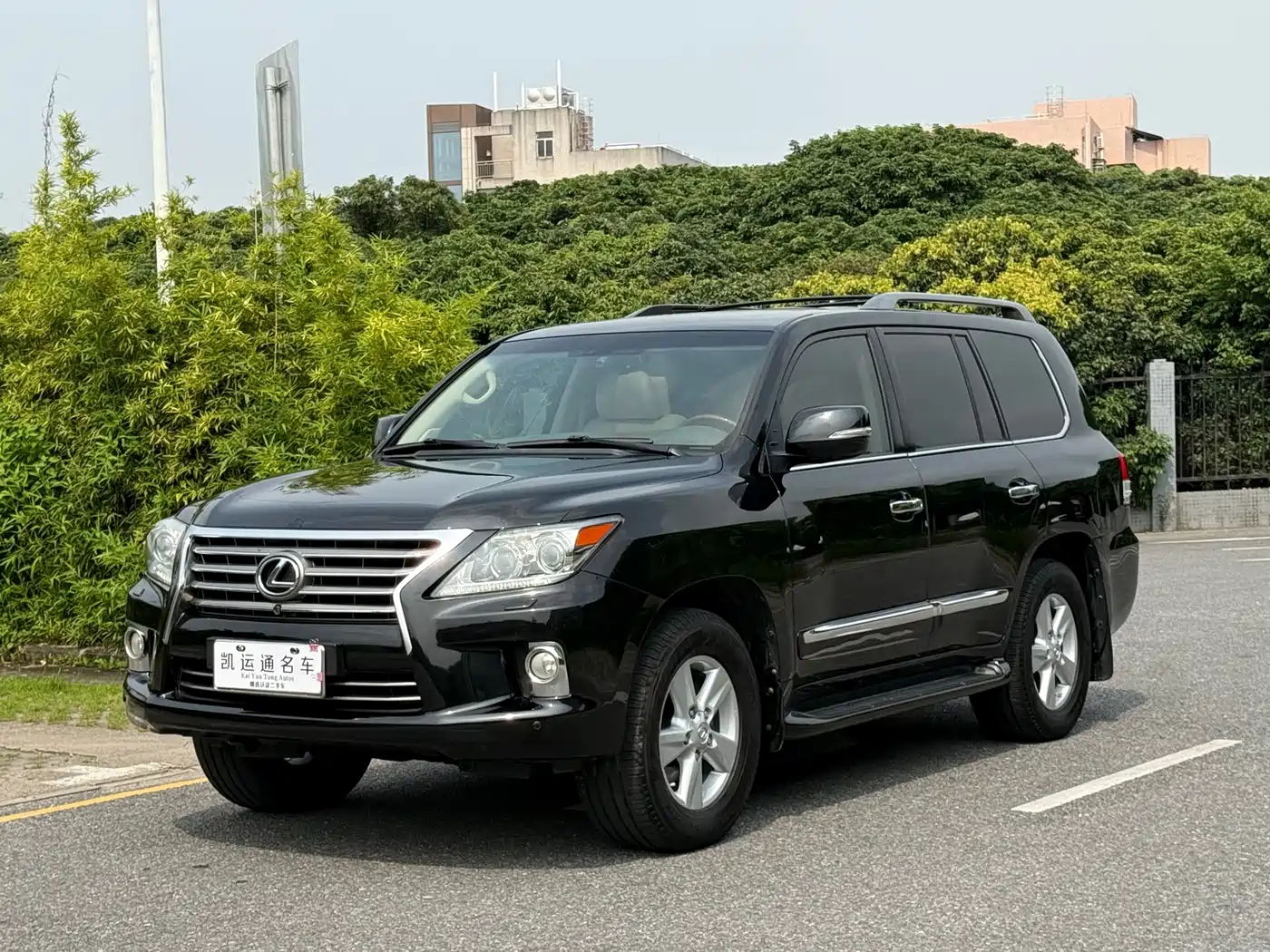 Photo 2 - Lexus LX