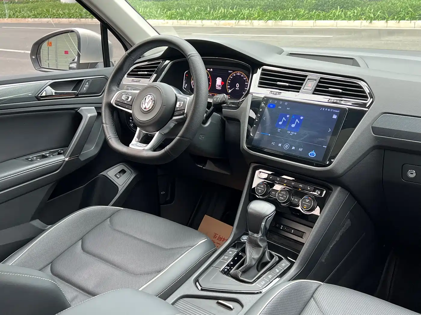 Volkswagen Tiguan L 2019 330TSI Automatic 2WD R-Line Flagship Edition China VI фото 10