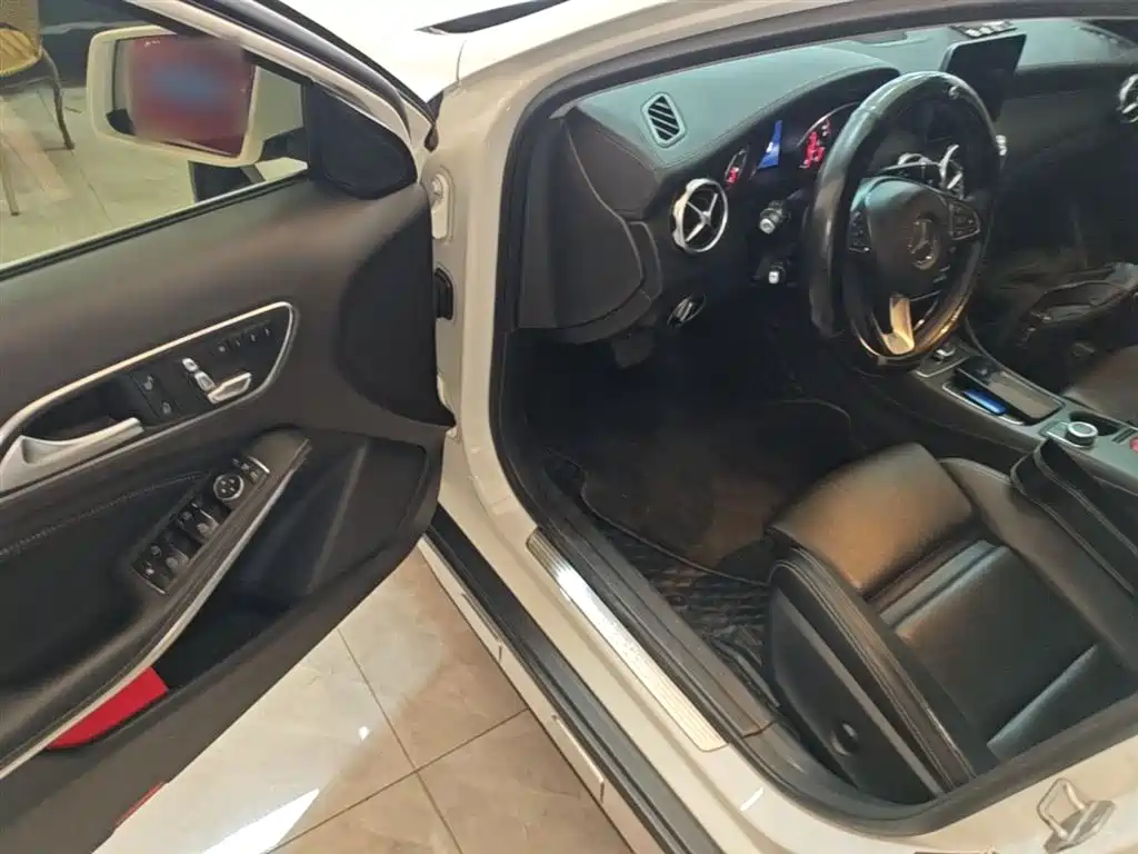 Mercedes-Benz GLA 2017 GLA 200 Fashion фото 16