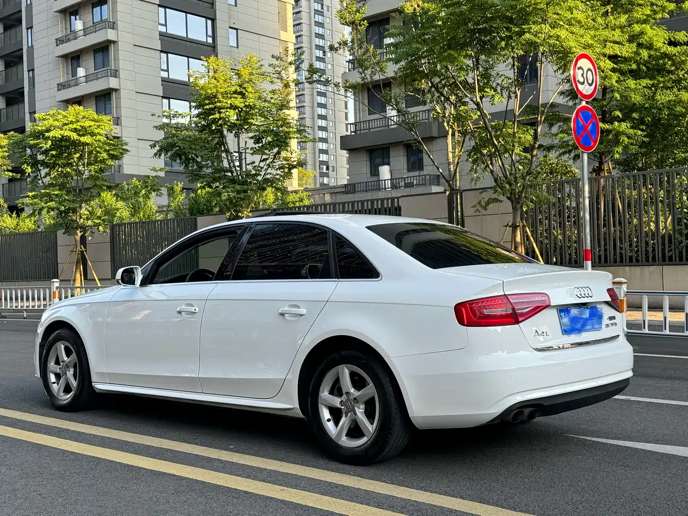 Audi A4L 2013 35 TFSI Automatic Luxury фото 5