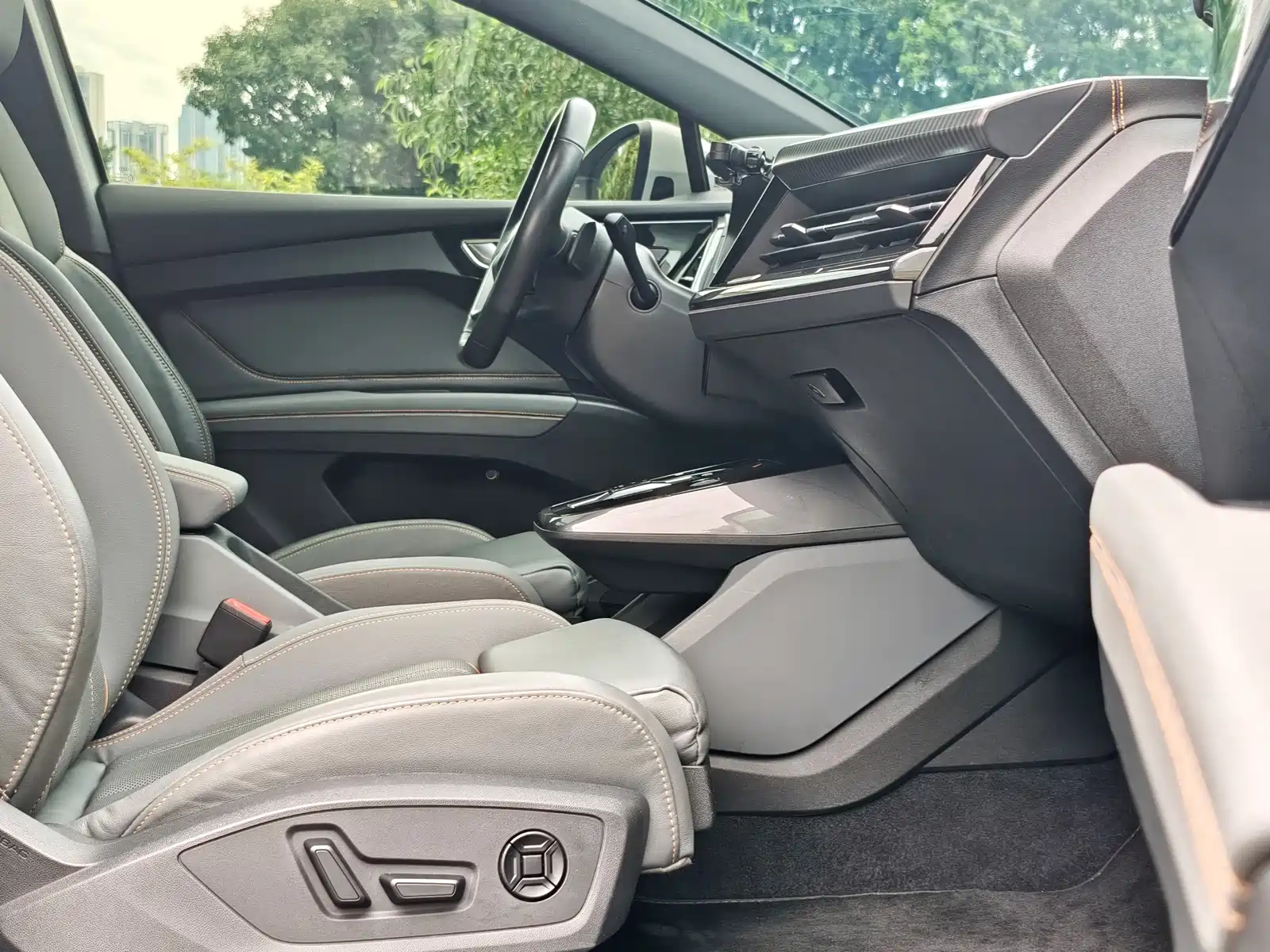 Photo 16 - Audi Q4 e-tron