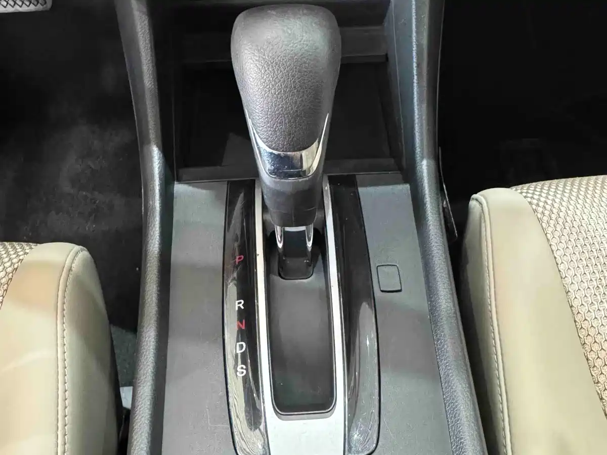 Honda Jade 2016 2016 1.8L Automatic Comfort Elite Version 5-seater