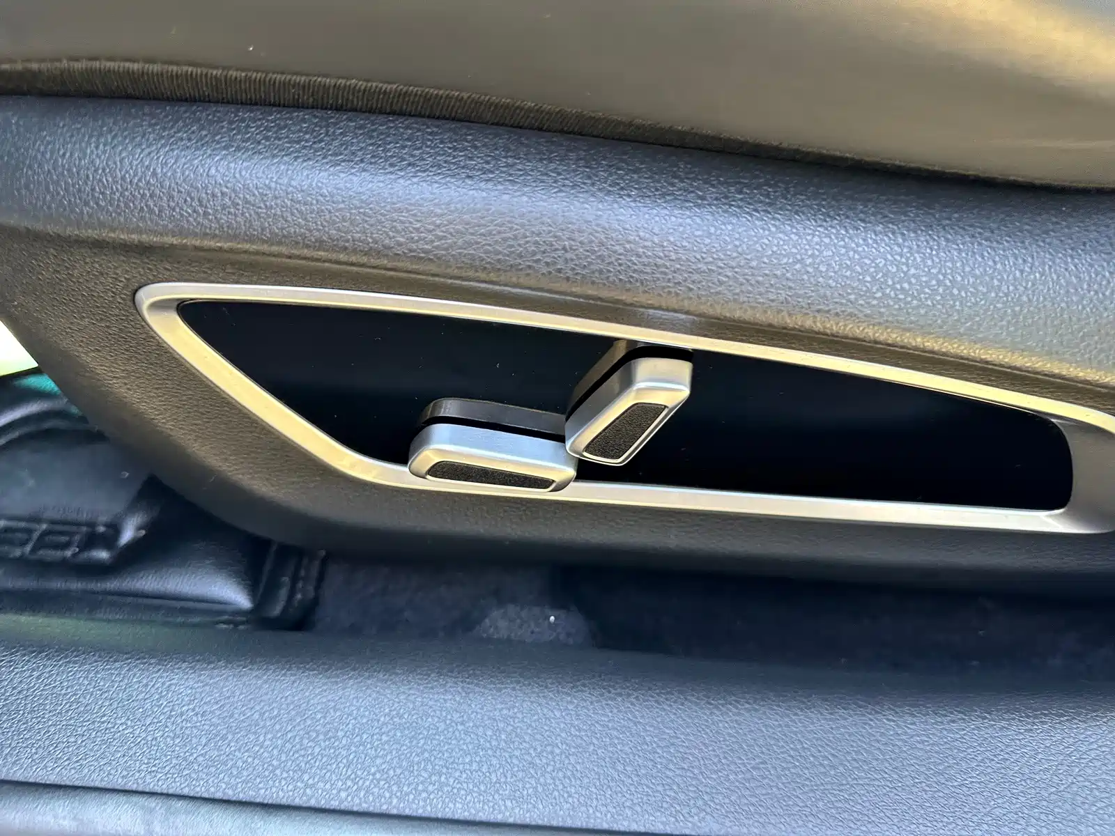 Фото 6 - Geely Borui