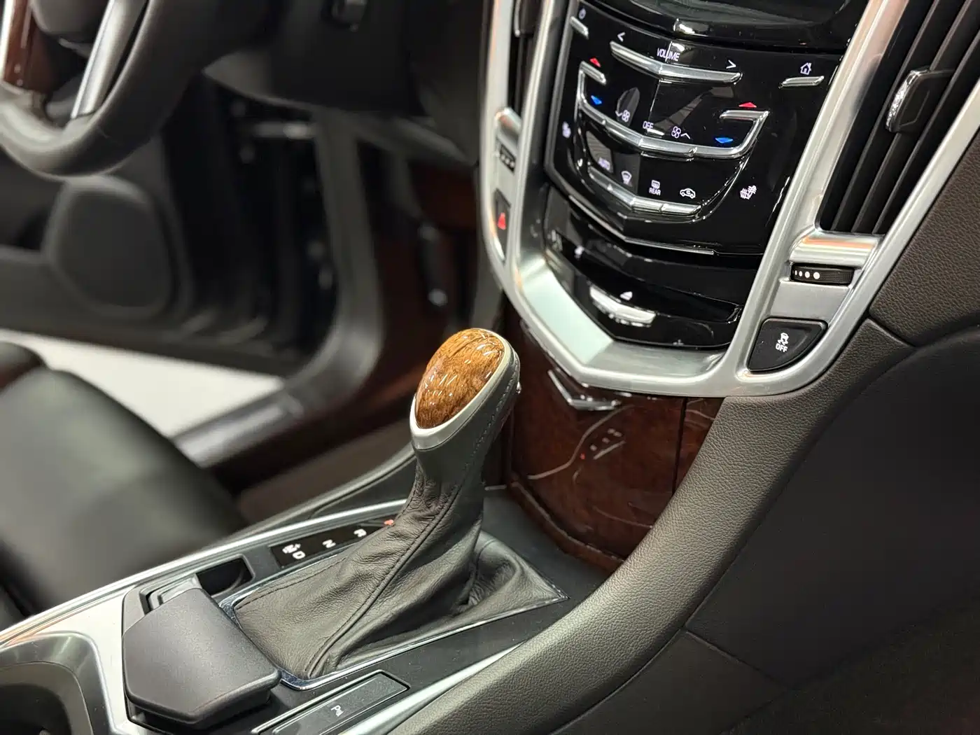 Cadillac SRX 2013 3.0L Leading фото 16