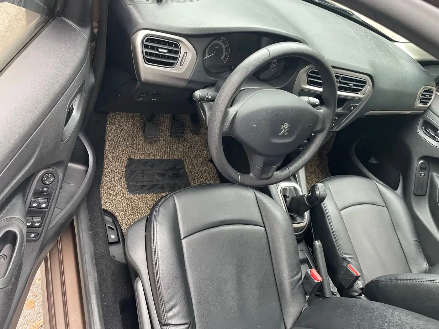 Peugeot 301 2014 1.6L Manual Comfort Edition фото 6